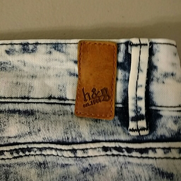 CAPRIS - Picture 2 of 3